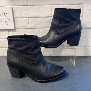 Arturo Chiang sz 8.5 black leather western style heeled ankle booties